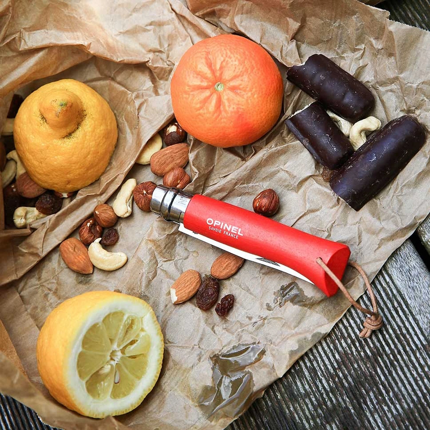 Couteau de poche Opinel N°8 avec cordon en cuir - Colorama - Acier inoxydable/bois de hêtre