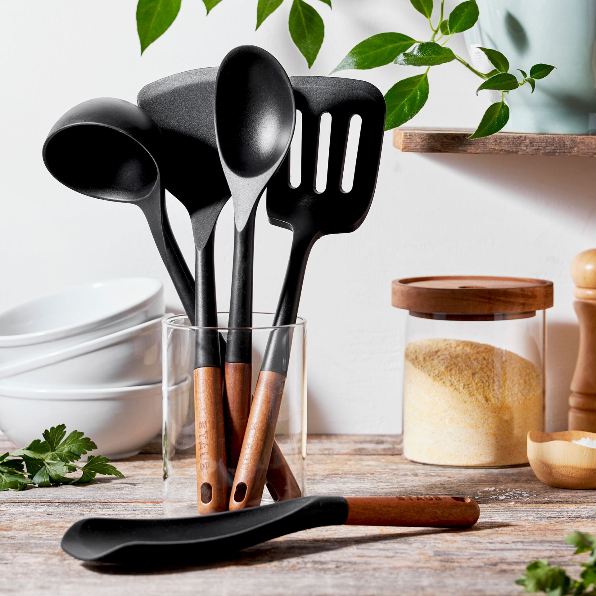 Staub Kitchen Tools – 5-piece set – Acacia wood with black silicone, BPA-free