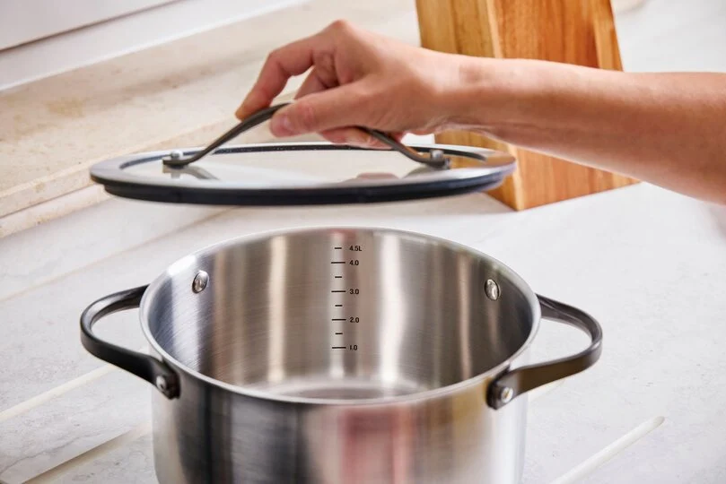Beka Sensa Saucepan with Softbase Base – Glass Lid with Downdraft Function – Espresso