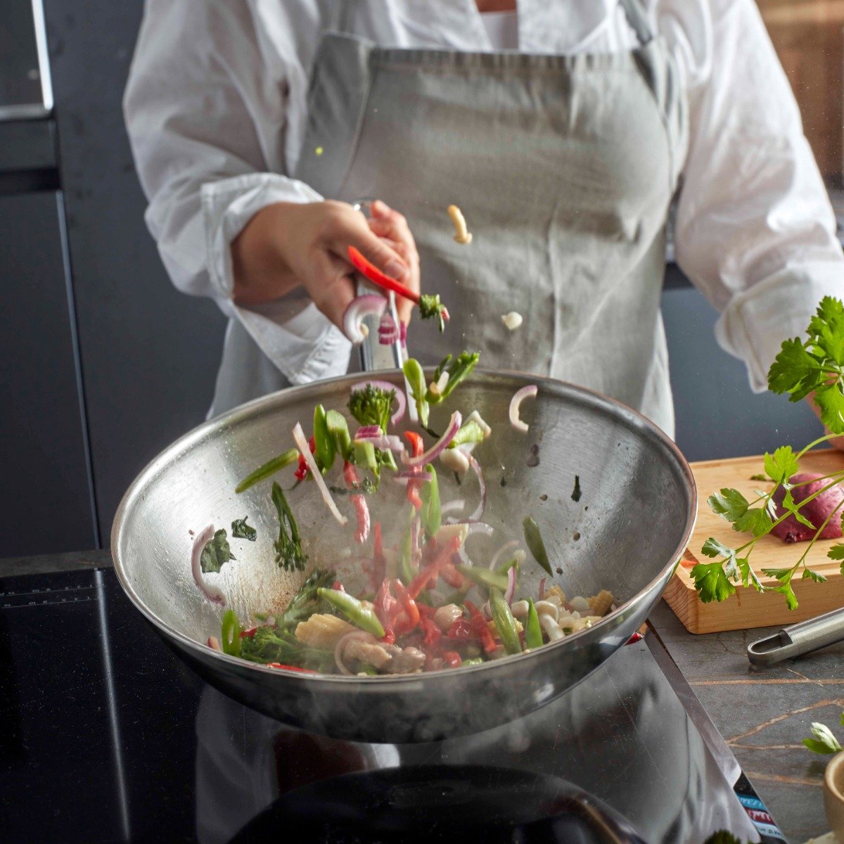 Demeyere Apollo 7 Flat-Bottomed Wok with Counter-Grip – Ø 32cm + Free Wok Spatula